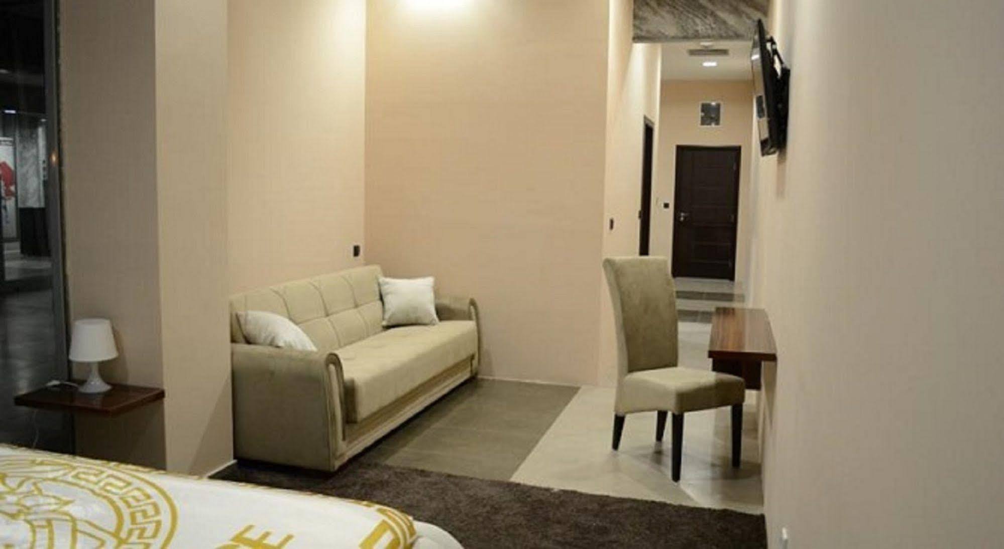 Hotel Metropolitan By Belgrade Arena Bagian luar foto
